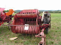 Botteleuse ramasseuse, presse basse densite a gros debit Rousseau (30eme fete des moissons de Saint-Jean-de-Touslas) (2)